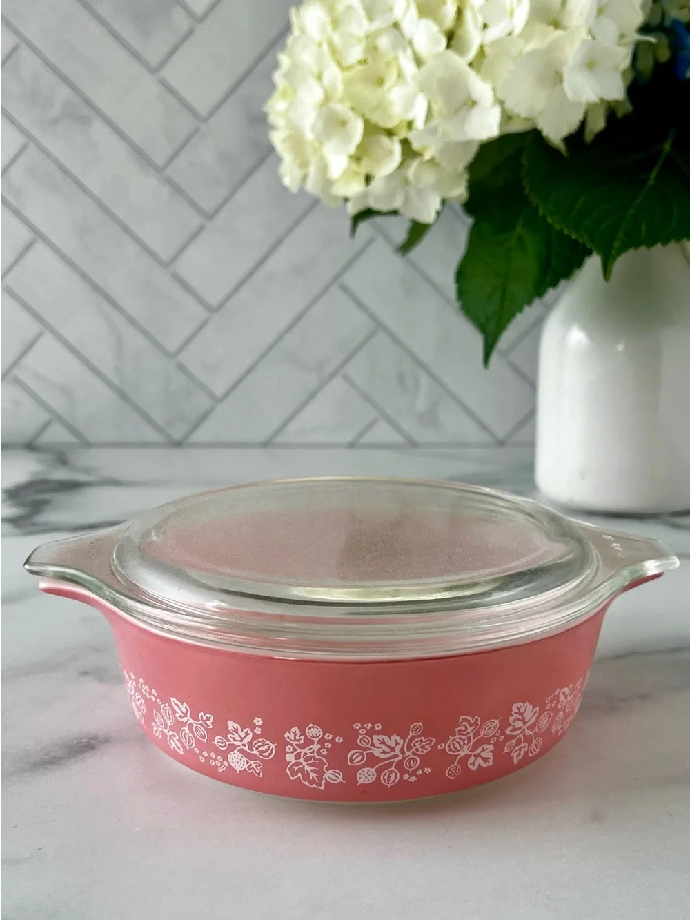 Pink Pyrex 471 Gooseberry Casserole Dish with Glass Lid